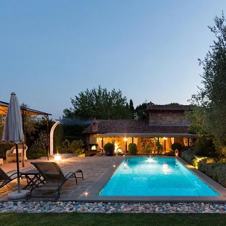 La Capannina 2&2, Emma Villa *