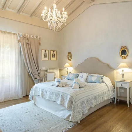 Villa La Capannina 2&2, Emma