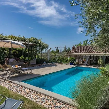 La Capannina 2&2, Emma Villa *