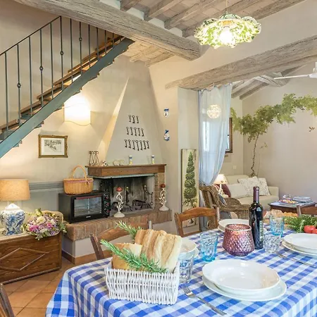 La Capannina 2&2, Emma Cortona