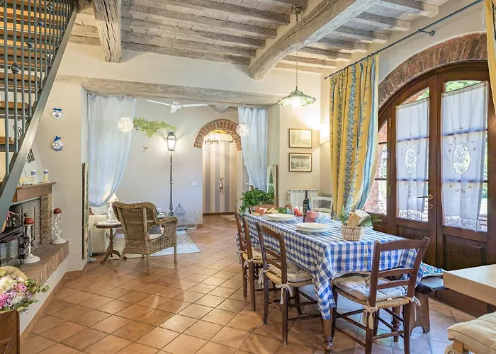 La Capannina 2&2, Emma Βίλα Κορτόνα