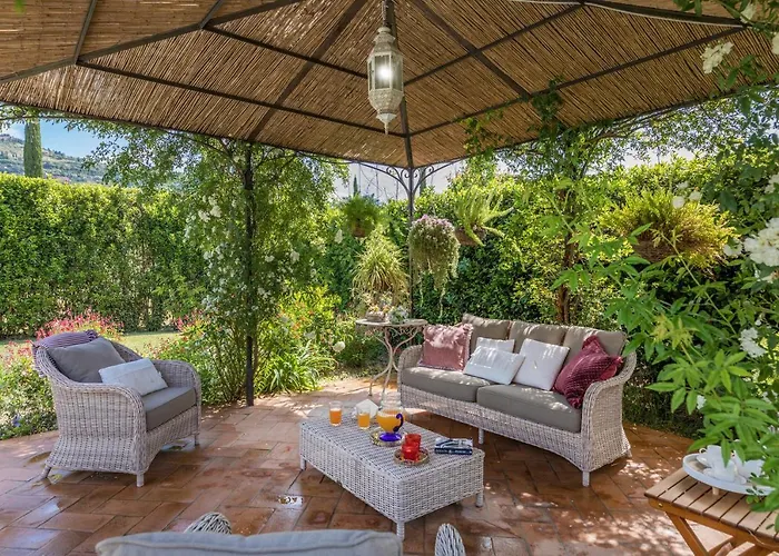 La Capannina 2&2, Emma Βίλα