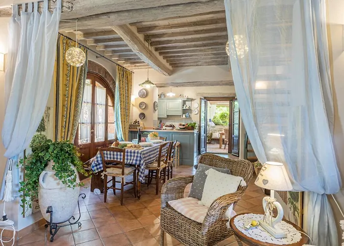 La Capannina 2&2, Emma Βίλα *