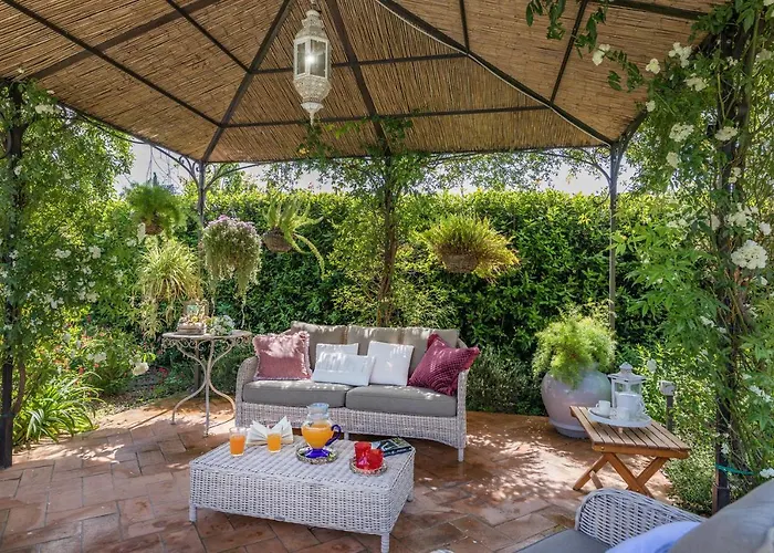 La Capannina 2&2, Emma Βίλα *