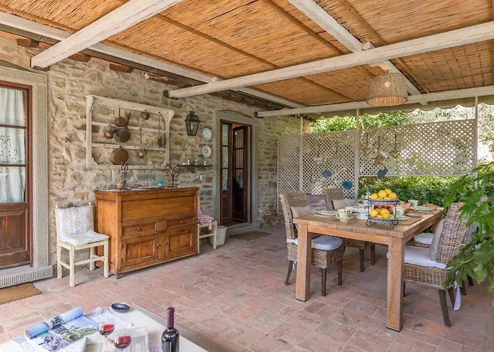 La Capannina 2&2, Emma Βίλα