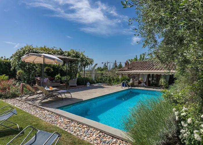 La Capannina 2&2, Emma Βίλα *