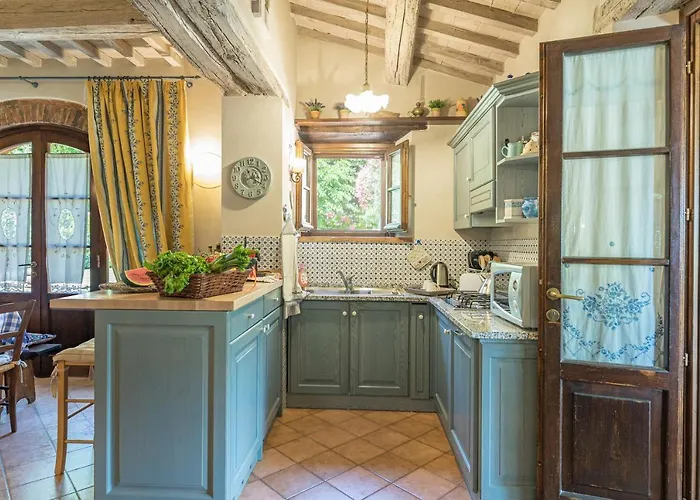 La Capannina 2&2, Emma Βίλα *