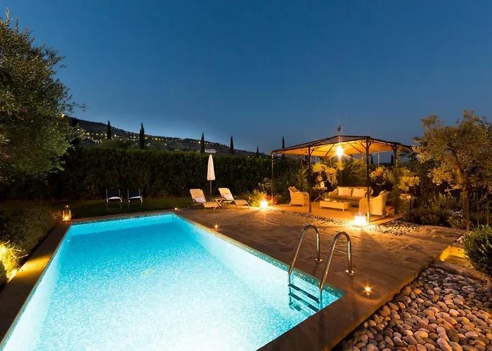 La Capannina 2&2, Emma Κορτόνα